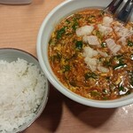 まんしゅう - じゃん麺ハーフは白い器