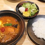 Supu Karee Kubo - 季節の7種の野菜のスープカレー4倍・ライス普通・サラダ