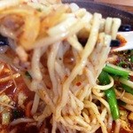 中華・麺や あじよし - 激辛みそラーメン の 辛度30倍　の　麺アップ