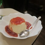 ヘッケルン - ババロア_イチゴソース