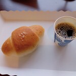Sanrikukashousaitou - 岩塩パン，コーヒー