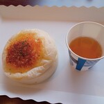 Sanrikukashousaitou - ゴロゴロチーズのもっちりパン，お茶