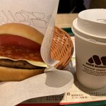 MOS BURGER - チーズバーガー(￥420円)とオニオンフライとドリンクのセット