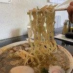 らー麺　Do・Ni・Bo - ちぢれ太麺をリフト⤴️