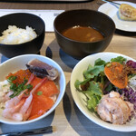 SOLARIA NISHITETSU HOTEL SAPPORO - 海鮮丼とサラダ