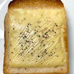 174441001 - 【2022年04月】トースト（スライスチーズ＋黒胡椒）。