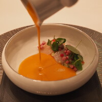 スリオラ - サルモレホ、レモン風味のホタテ貝とフランボワーズのピュレ