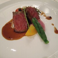 イル・テアトロ - 和牛サーロイン肉のグリリアータ トリュフソース 
                    