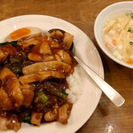 東京餃子軒 - 生姜焼き丼とスープ