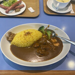 Shunsui Curry Kobo - 牛肉咖哩。可選擇白飯或藏紅花飯。從兒童咖哩到海蝦和西蘭花的多樣選擇。