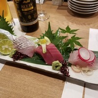 旬活和食 ままや - お造りは三点盛りから五点盛りがあり、今回は四点盛りにしてもらった。