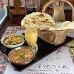 LUMBINI CURRY HOUSE - 土日祝日セット。この日のカレーはバターエビ