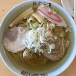 おぐら屋 - 佐野ラーメンらしいトッピング類。