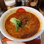 ヌードルダイニング 道麺 - 赤と緑のコントラストがきれい