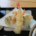 Hitachi Akisoba Chikuzantei Kasuminosato - 天せいろの天ぷら〜海老と季節の野菜が入る5品