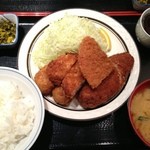 ミックス定食 (950円)