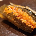 たかおか - ㉑煮穴子(千葉県富津産)
      産卵期は初夏～初秋、旬は夏～秋
      脂のりが良くて東京湾の穴子の実力を見せつけられました
      強くないツメが美味しいですね