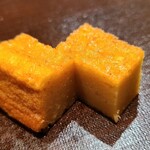 たかおか - ㉓玉
      しっとり軟らか、ほんのりと甘い
      芝海老の旨みと甘みでしょうか？
      多分、複雑に配合された出汁も入っていそう