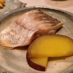 たかおか - 赤甘鯛の産卵期は秋～冬、旬は秋～春
      焼いた赤甘鯛の頭と骨で取った出汁に漬け込み、赤甘鯛の濃さをより凝縮
      こういう仕込みは他では食べられない