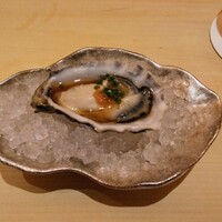 鮨　日本橋　鰤門 - オーストラリア タスマニア産の生牡蠣