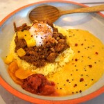 ケニックカレー - 週替わりは、やさしいトウモロコシとダル（豆）のカレー