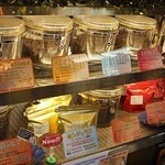 スガヤコーヒー - 料理写真:コーヒー豆は常時７種類以上をラインナップしています。
