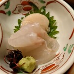 日本料理 まるやまかわなか - お造り２種。恐らくソイかな。それとホタテ。