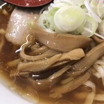 手打ちラーメン 清仁軒 - メンマも歯ごたえが良く、たくさん