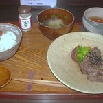 戻母依郷 - どっちもランチ肉料理