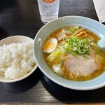 旭川ラーメン - みそラーメン＋ライス(中)