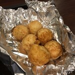 お好み焼・焼そば 風月 - たこ焼きのホイルをぱかーんと！
            自分で味付けするタイプ