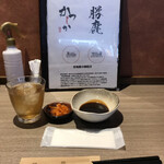 勝鹿 - ☆卓上(ソースと漬物は上ロースの付け合わせ)