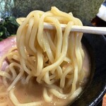 横浜家系ラーメン 三郷家 - 麵リフト。