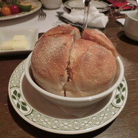 ロウリーズ・ザ・プライムリブ 恵比寿ガーデンプレイス店 - ブレッド