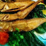 菊乃家本店 - 大ぶりなハタハタと青菜の素揚げ