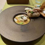 モノリス - ❻カサゴのフリット、甲イカ、インゲン、そら豆、スープドボワソン。