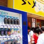 ラーメン二郎 - 日本でもっとも黒烏龍茶が売れる自販機？