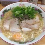 ラーメン さくら - ニンニクたまごラーメン¥650  麺カタ