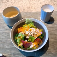 炯 - ①麹で作った甘酒　②サラダ(彩野菜・赤城鶏・人参ドレッシング)
