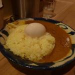 サトナカ - チキンカレー（スパイシー）普通盛り　半熟味付け玉子トッピング
