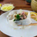 江南水餃店 - ニラ水餃子、カット