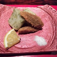 賛否両論 - 菜の花餅  牛蒡おかき揚げ。
