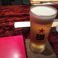 賛否両論 - 賛否両論さんは二品目に必ず揚げ物が提供されるので、そこに合わせてビール発注。