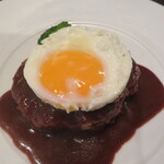 夫は単品でハンバーグと・・