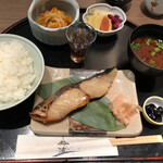 鈴波 - 鈴波定食1,430円　本日の魚はさわら、お酢は梅味でした