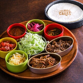 LAS DOS CARAS MODERN MEXICANO Y TACOS_1