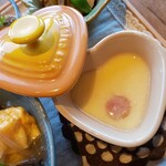 カフェ＆キッチン ｙｙ - ル・クルーゼのラムカンに入った茶わん蒸し