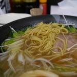 五麺八舎 - 細めの麺です