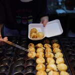 たこ坊 - 料理写真:目の前で焼き上げ