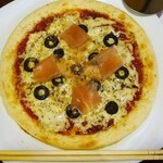 ひより - 生ハムと黒オリーブのピザ
